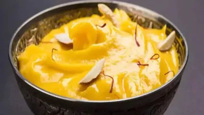 इस बार गर्मी में बनाएं आम का टेस्टी श्रीखंड उंगलियां चाटते रह जाएंगे खाने वाले  mango shrikhand