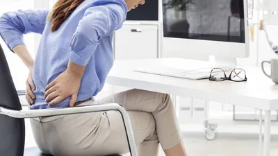 घंटों चेयर पर बैठकर काम करने वालों को घेर लेती हैं ये बीमारियां  effects of prolonged sitting
