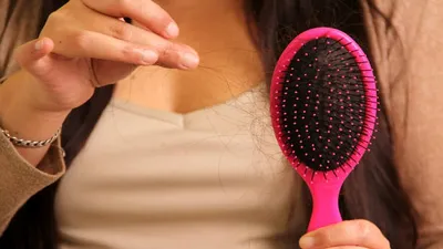 पोस्टपार्टम बाल झड़ने की समस्या दूर करने के लिए बालों को करें नरिश इन घरेलू नुस्खों से  postpartum hair loss