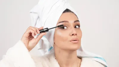 वाटरप्रूफ आईलाइनर को हटाने का नेचुरल तरीका  waterproof eyeliner remover