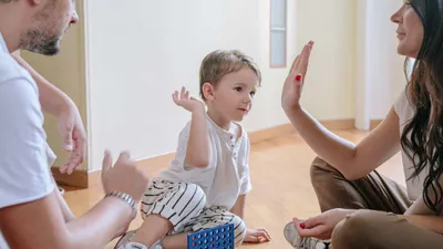 joyful parenting  पेरेंटिंग को एक खुश  सकारात्मक अनुभव बनाने के लिए टिप्स