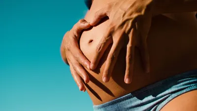 प्रेगनेंसी में पेट की खुजली से हैं परेशान  इस तरह मिलेगा समाधान  pregnancy itching
