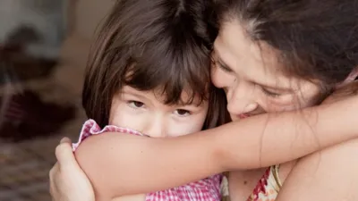 बहुत अधिक सेंसेटिव है आपका बच्चा  तो इन 4 तरीकों से करें उसकी परवरिश  sensitive child care