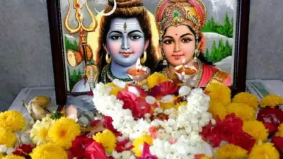 मंदिर से मिले फूलों को फेंकने के बजाय करें इस तरह इस्तेमाल  hindu belief tips