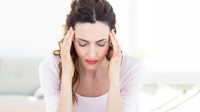 माइग्रेन के दर्द से भरी ज़िन्दगी से पाना चाहते है आराम तो रोज़मेरी तेल का ऐसे करें इस्तेमाल  rosemary for migraine pain  