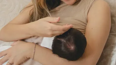 स्तनपान के दौरान इन 6 तरीकों से नई मां रखें अपना ध्यान  tips for breastfeeding mom