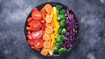 लाल रंग की फल सब्जियां त्वचा को बनाए युवा  fruits and vegetables for skin