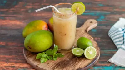 गर्मी में कच्चे आम की मदद से बनाई जा सकती हैं ये ड्रिंक्स  raw mango drinks