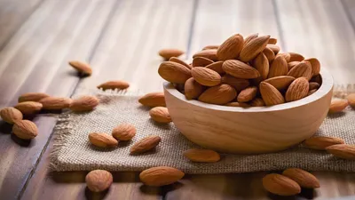 एक दिन में कितने बादाम खाने चाहिए  जानें सही मात्रा में खाने का तरीका  almond eating tips