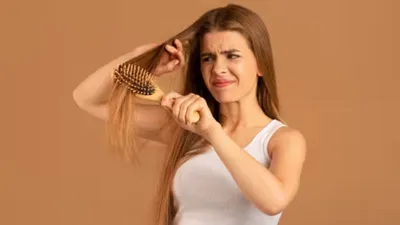 क्या आप भी है फ्रिज़ी बालों से परेशान तो इस तरह के करें हेयर स्टाइल का चुनाव  hairstyles for frizzy hair