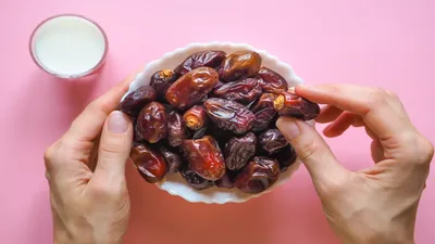 खजूर खाने से मिलती है इंस्टेंट एनर्जी  रोजाना इन 5 तरीकों से करें सेवन  dates benefits