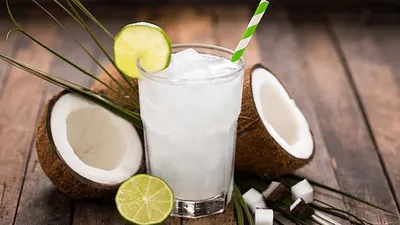 नारियल पानी और नारियल के दूध में क्‍या अंतर है  जानें क्‍या है आपके लिए बेहतर  coconut water vs coconut milk