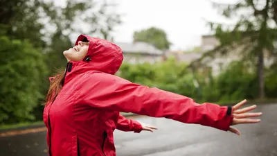 मानसून में बाहर निकलने से पहले रखें इन बातों का ख्याल  बारिश भी नहीं करेगी परेशान  monsoon care tips
