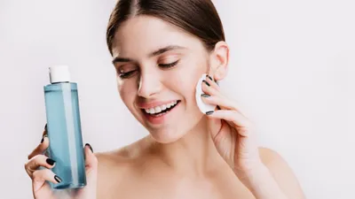 अपनी तैलिये त्वचा के लिए अब सिर्फ 500 रुपए के अंदर इन 3 असरदार प्रोडक्ट्स की करें खरीदारी  oily skin care