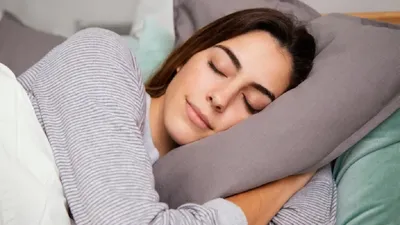 अगर आप भी ले रही हैं 6 घंटे से कम की नींद तो संभल जाएं  शरीर को घर बना लेंगे रोग  insomnia causes