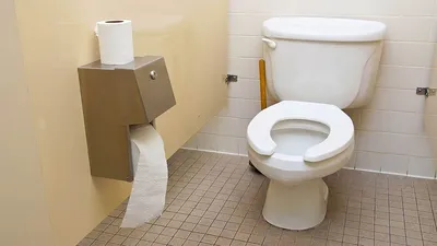 public toilet tips  पब्लिक टाॅयलेट इस्तेमाल करते समय जरूर बरतें एहतियात