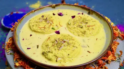 चैत्र नवरात्रि में मां दुर्गा को लगाएं रसमलाई कलाकंद का भोग  जानें रेसिपी  rasmalai kalakand sweet recipe
