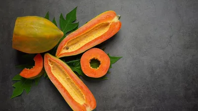 पीरियड्स परेशानियों से लेकर महिलाओं की इन 4 समस्याओं को दूर कर सकता है पपीता  papaya benefits for women