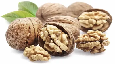 अखरोट के छिलकों को फेंकने की न करें गलती  त्वचा और बालों के लिए इस तरह से है यह फायदेमंद  walnut shells for hair and skin