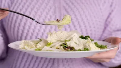 वेट लॉस पर हैं तो भूल से भी ना खाएं ये 6 सलाद  बढ़ जाएगा आपका वजन  weight loss salad