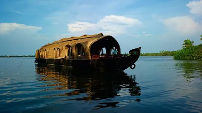 भारत के इस राज्य में पानी पर तैरते हैं घर  आप भी बिता सकते हैं यहां शानदार हॉलीडे