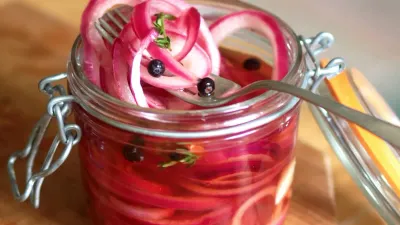 5 मिनट में तैयार करें प्याज का अचार  सिंपल सी रोटी में भी आएगा स्वाद  onion pickle recipe