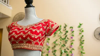 बॉडी शेप के हिसाब से चुने ये ब्लाउज़ डिज़ाइन और अपने लुक को बनाएं शानदार  blouse designs