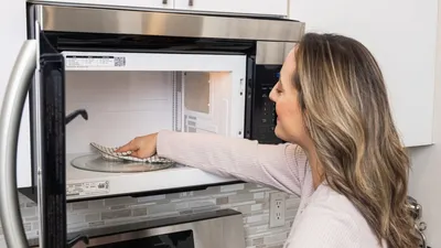 माइक्रोवेव को इन टिप्स की मदद से करें साफ  microwave cleaning tips