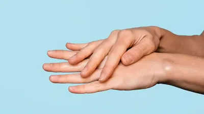 हाथों की झुर्रियां कम करने के लिए आजमाएं ये आसान से तरीके  hand wrinkle remedies