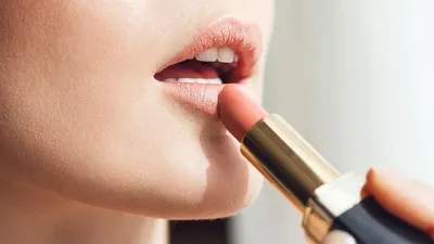 ये है लिपस्टिक के सबसे बेस्ट ब्रांड  जो बनाएंगे आपके होठों को और भी खूबसूरत  lipstick brands