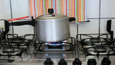 खाना बनाने के लिए फॉलो करें प्रेशर कुकर के ये हैक्स  मिनटों में खाना होगा तैयार  cooking hacks