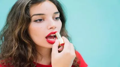 भूल से भी होठों पर न लगाएं ये 4 चीजें हो सकती है परेशानी  lips care tips
