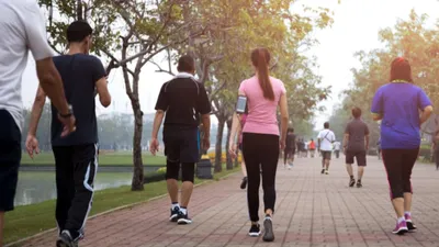 रोजाना इतने स्टेप्स चलने से संतुलित कर सकते हैं अपनी फिटनेस  benefits of walk