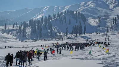 कश्मीर में पानी की बूंदें हुई बर्फ में तब्दील  baramulla kashmir