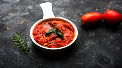 खाने का स्वाद दोगुना करने के लिए घर पर तैयार करें टमाटर की लौंजी  tomato launji recipe