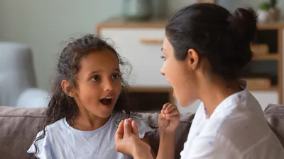 बच्चों को सिखाएं बात करने का तरीका  parenting tips