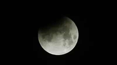 होली पर लगेगा साल का पहला चंद्रग्रहण  इन राशियों पर दिख सकता है असर  lunar eclipse 2024