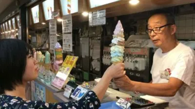 chili ice cream  जापान में बिक रही है मिर्ची पाउडर टॉपिंग के साथ आइसक्रीम  तीखी आइसक्रीम को पूरी खाने पर दुकानदार नहीं लेता पैसे