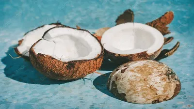 बिना किसी परेशानी के ऐसे करें नारियल को छिलके से अलग  coconut hacks