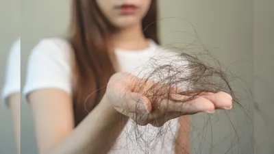 झड़ते बाल  महिलाओं की सबसे बड़ी परेशानी  जाने इसके पीछे क्या है ख़ास वजह  reason of hair fall